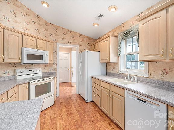3rd image of 11 Heather Way #A