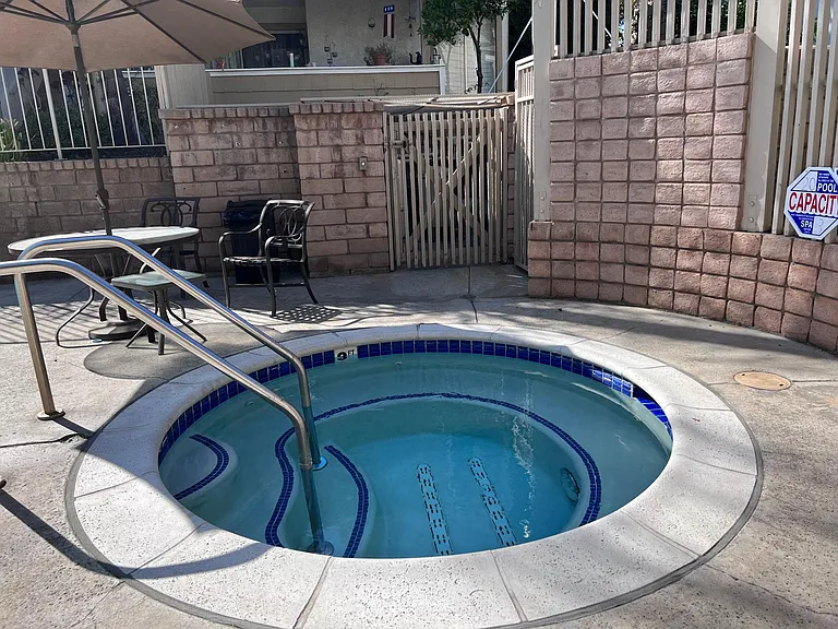 18408 Hatteras St — Photo 29