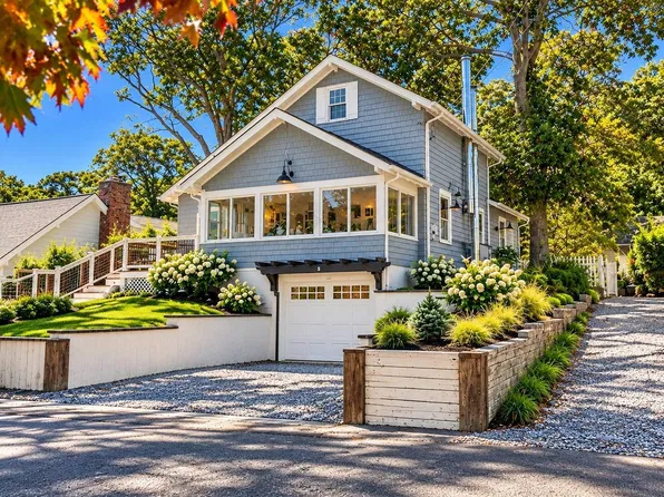 https://photos.zillowstatic.com/fp/882fd2d1b9f3ee4d16138053f4859b97-p_e.webp