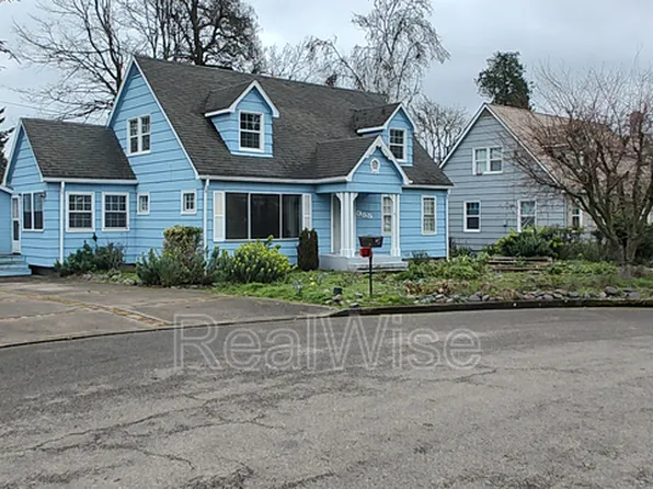 355 W Selmar Ct, Roseburg, OR 97471