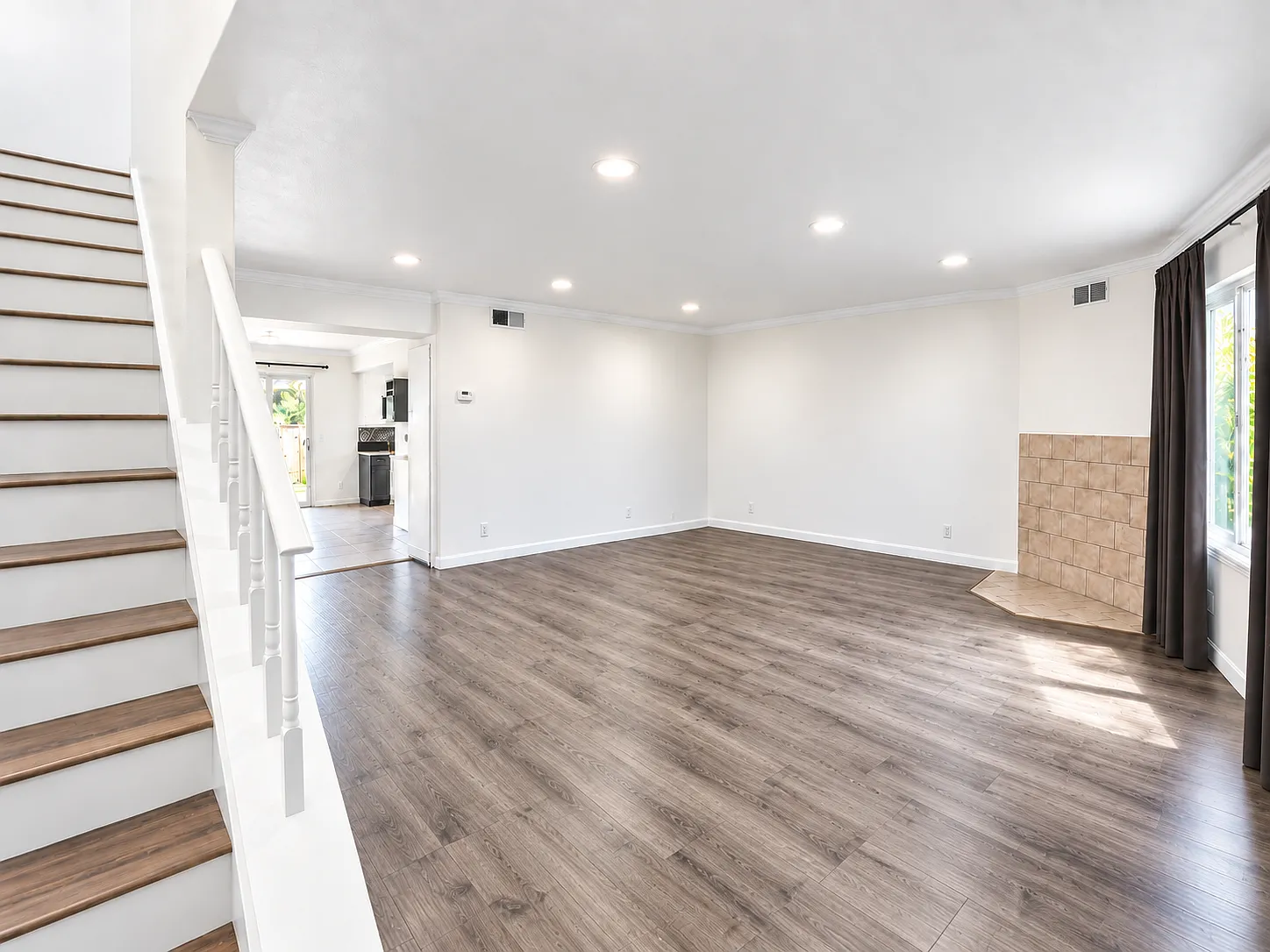 5084 Plaza Corona — Photo 3