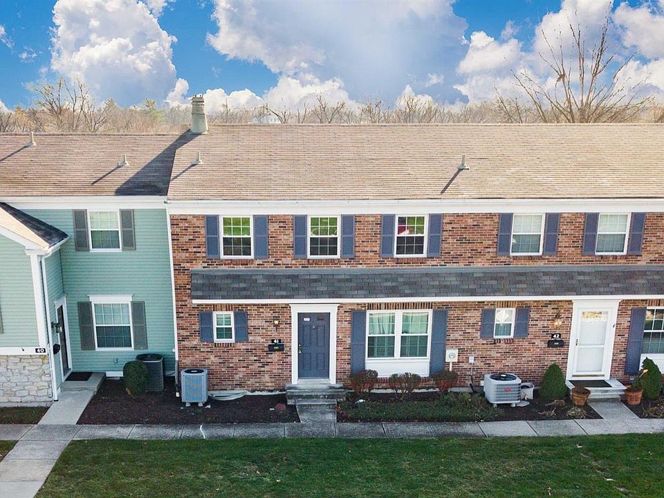 1st image of 41 Applewood Dr #41