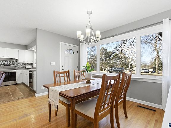 5th image of 2016 S Elmwood Ave