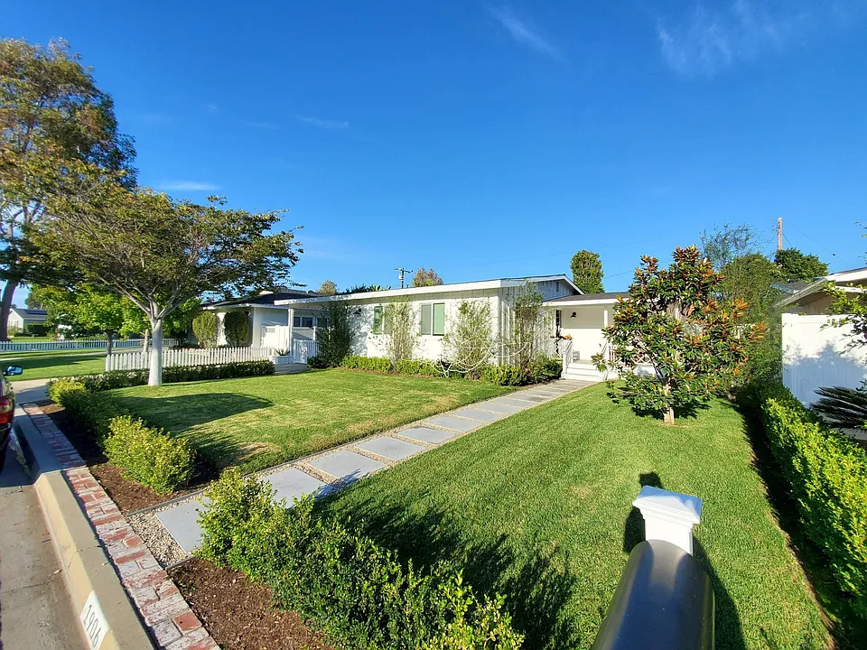 1906 Diana Ln