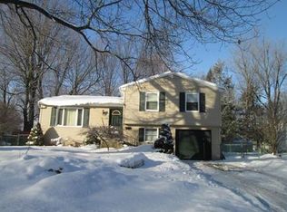 206 Herman Dr, North Syracuse, NY 13212