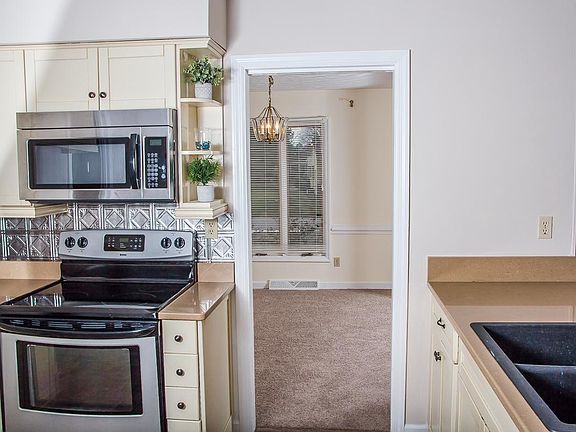 5th image of 3812 Shoreline Dr #1