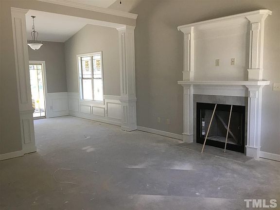 3rd image of 30 Northfield Dr