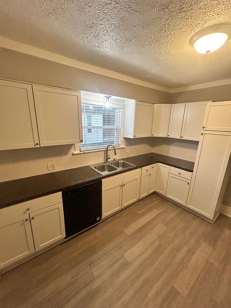 1126 Jennette Avenue NW — Photo 1