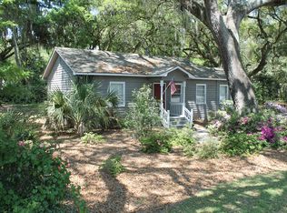 65 Sams Point Rd, Beaufort, SC 29907