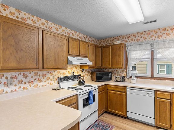 5th image of 4519 Hedrick St.