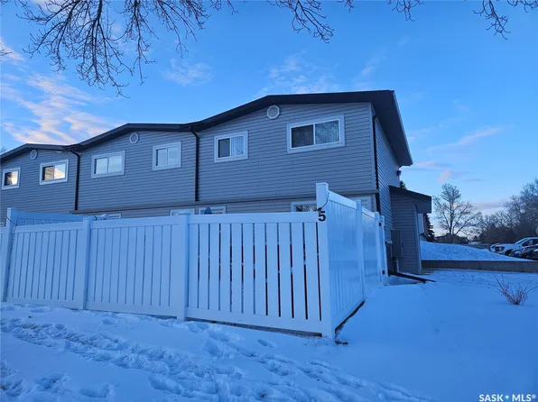 1292 Gordon Road #5, Moose Jaw, SK S6H 3E5