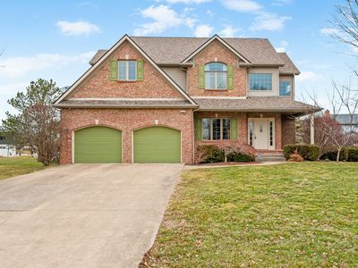 685 Greystone Ct, Columbus, IN, 47201
