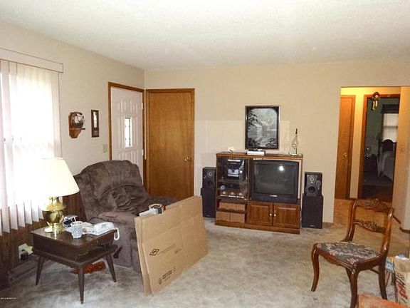 5th image of 1006 Belmont St