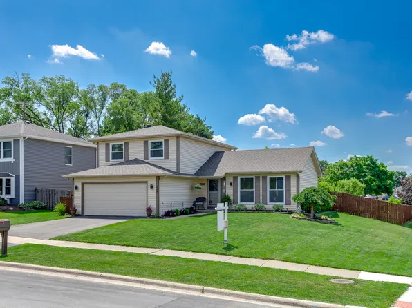 328 Springbrook Ln, Carol Stream, IL 60188