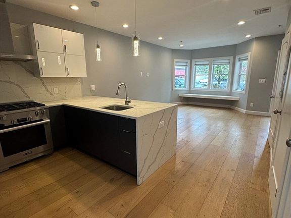 4th image of 48 Robey St