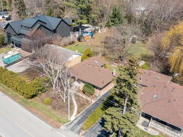 411 Maplehurst Ave, Oakville, ON L6L 4Y3
