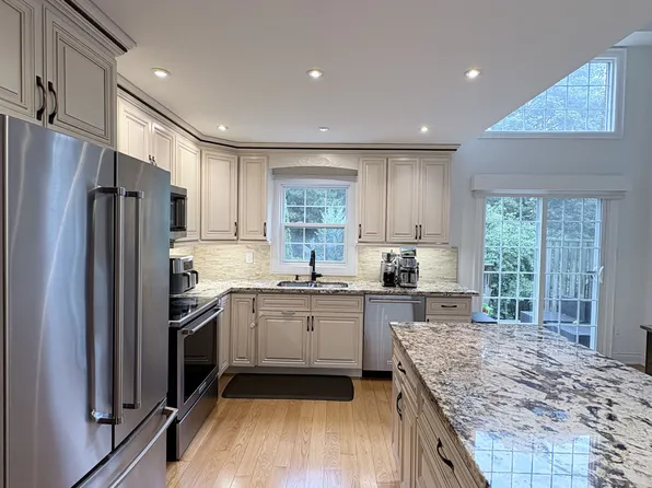 2 Stornwood Ct, Brampton, ON L6W 4H4
