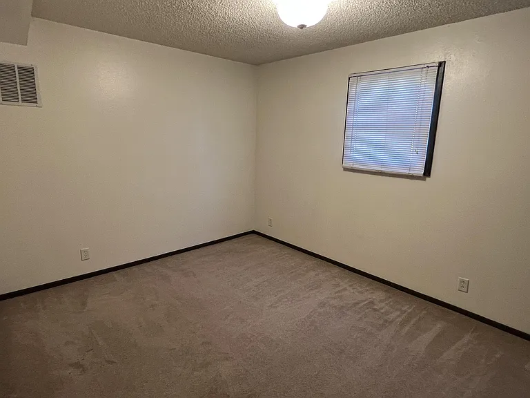 2204 N Campus Dr #3 — Photo 10