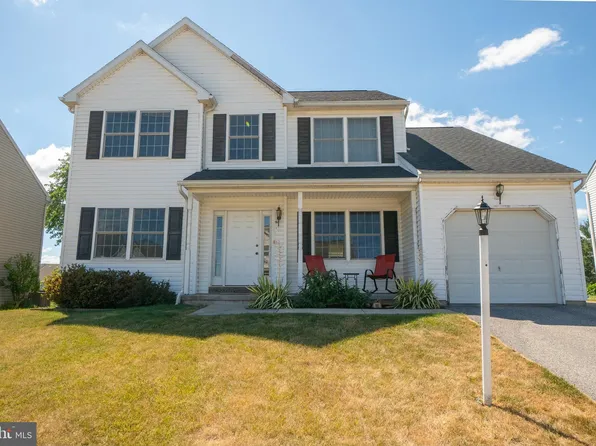 1855 Ashcombe Dr, Dover, PA 17315