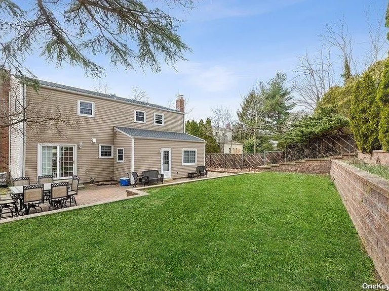 217 Bellerose Ave — Photo 11