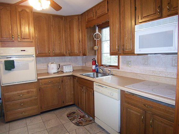 fully applianced kitchen