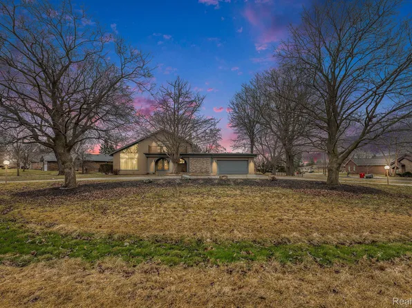 38174 S Julian St, Clinton Township, MI 48036