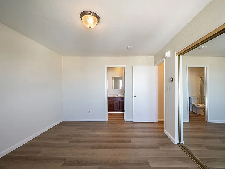 545 Burnett Avenue — Photo 26