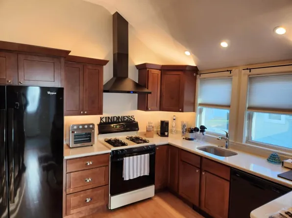 402 Court St Floor 2, Plymouth, MA 02360