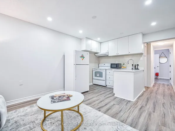 18 Castle Hill Dr, Toronto, ON M1T 2Y3