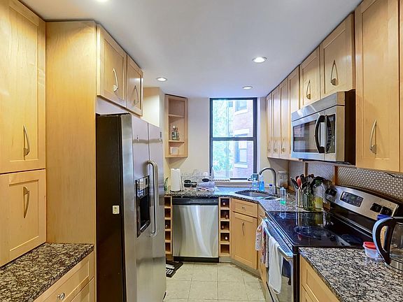 5th image of 84 Gainsborough St Unit 103W