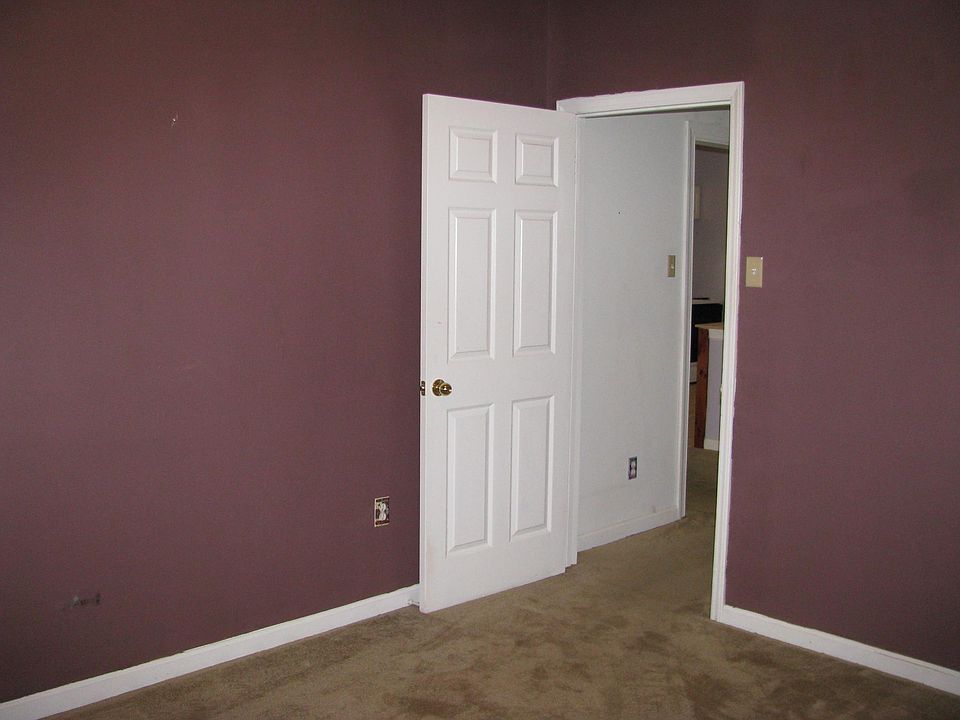 2nd image of 208 W 32nd St