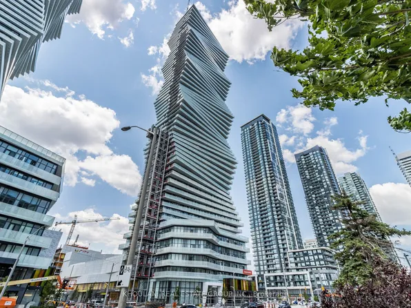 3900 Confederation Pkwy #2212, Mississauga, ON L5B 0K7