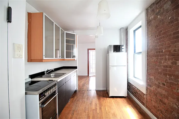 Rented by Julianna Realty Corp | media 9