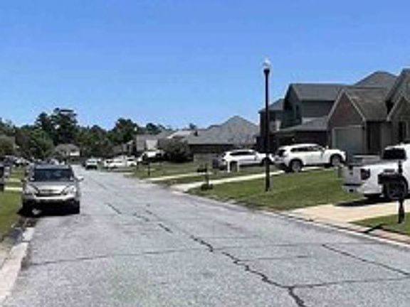 Exterior Neighborhood (street photo)