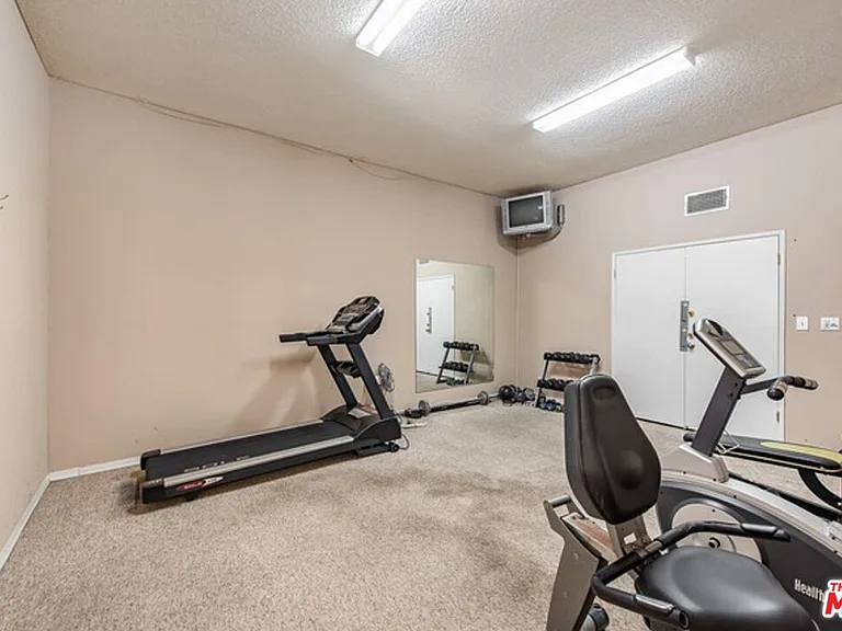 5139 Balboa Blvd #203 — Photo 21