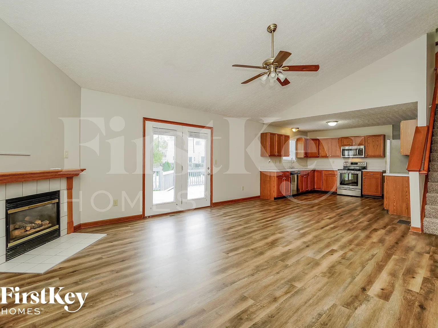 3 bed, 2.5 bath, 2456 sqft, $2,670 — Photo 2