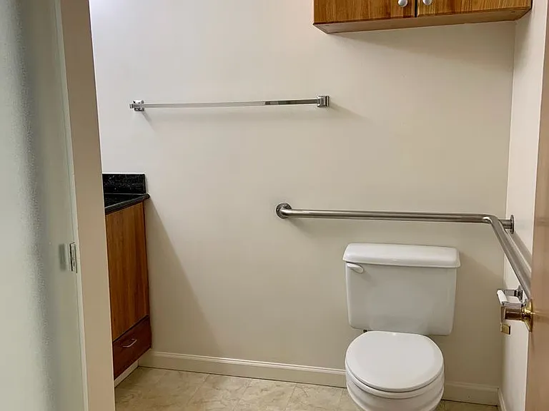 3644 Woodland Park Apartments are located in Wallingford — Photo 12