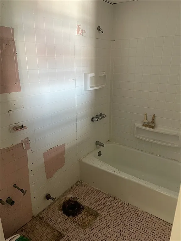 2 bed, 1.0 bath, 750 sqft, $2,000 — Photo 4