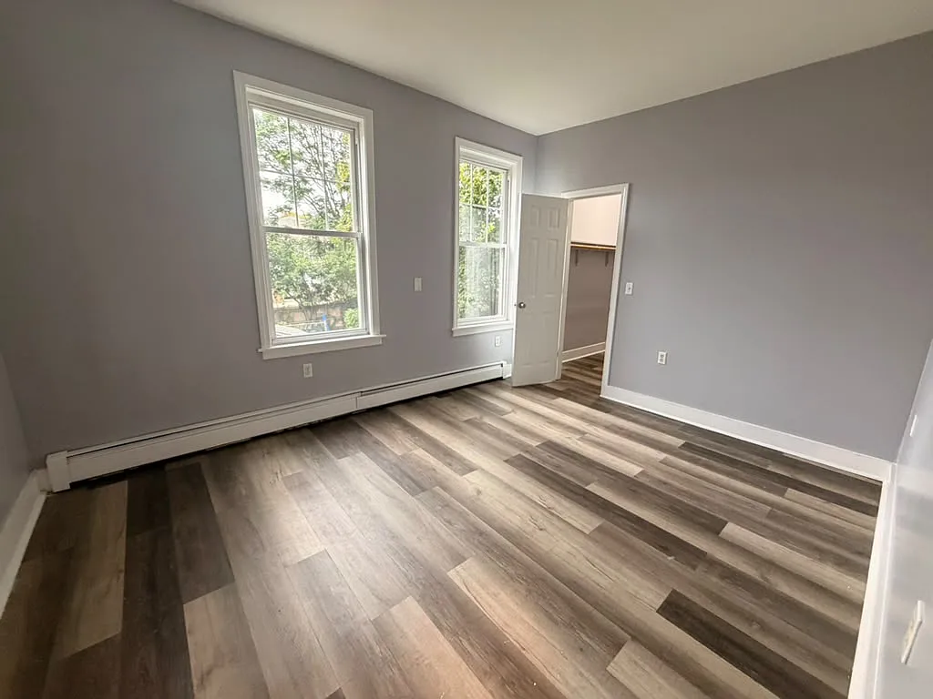 3 bed, $1,500 — Photo 2