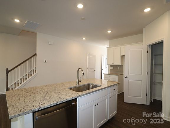 3rd image of 3230 Lilac Grove Dr