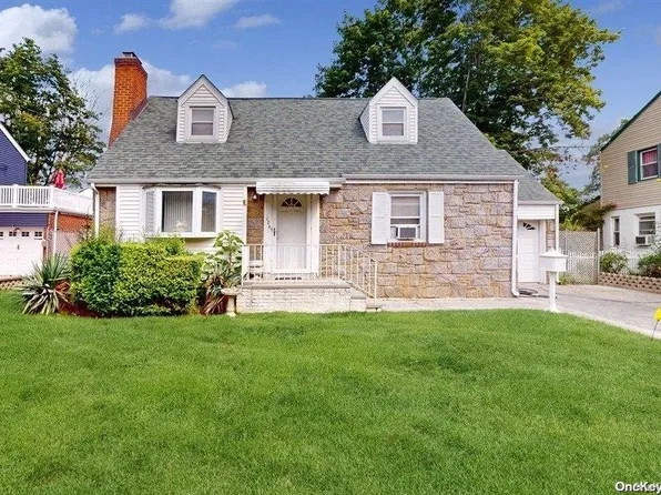 224 W Fulton Avenue, Roosevelt, NY 11575