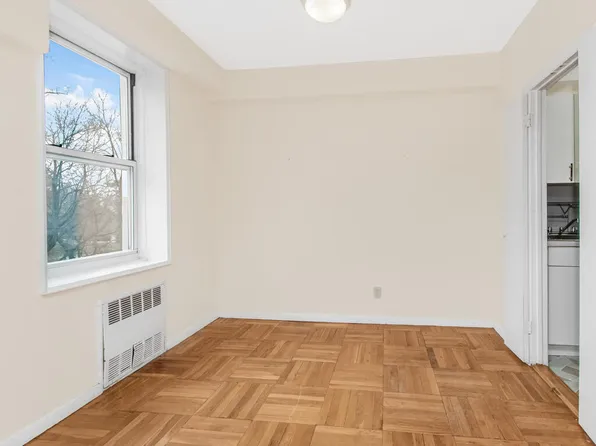 679 West 239th Street image 5 of 13