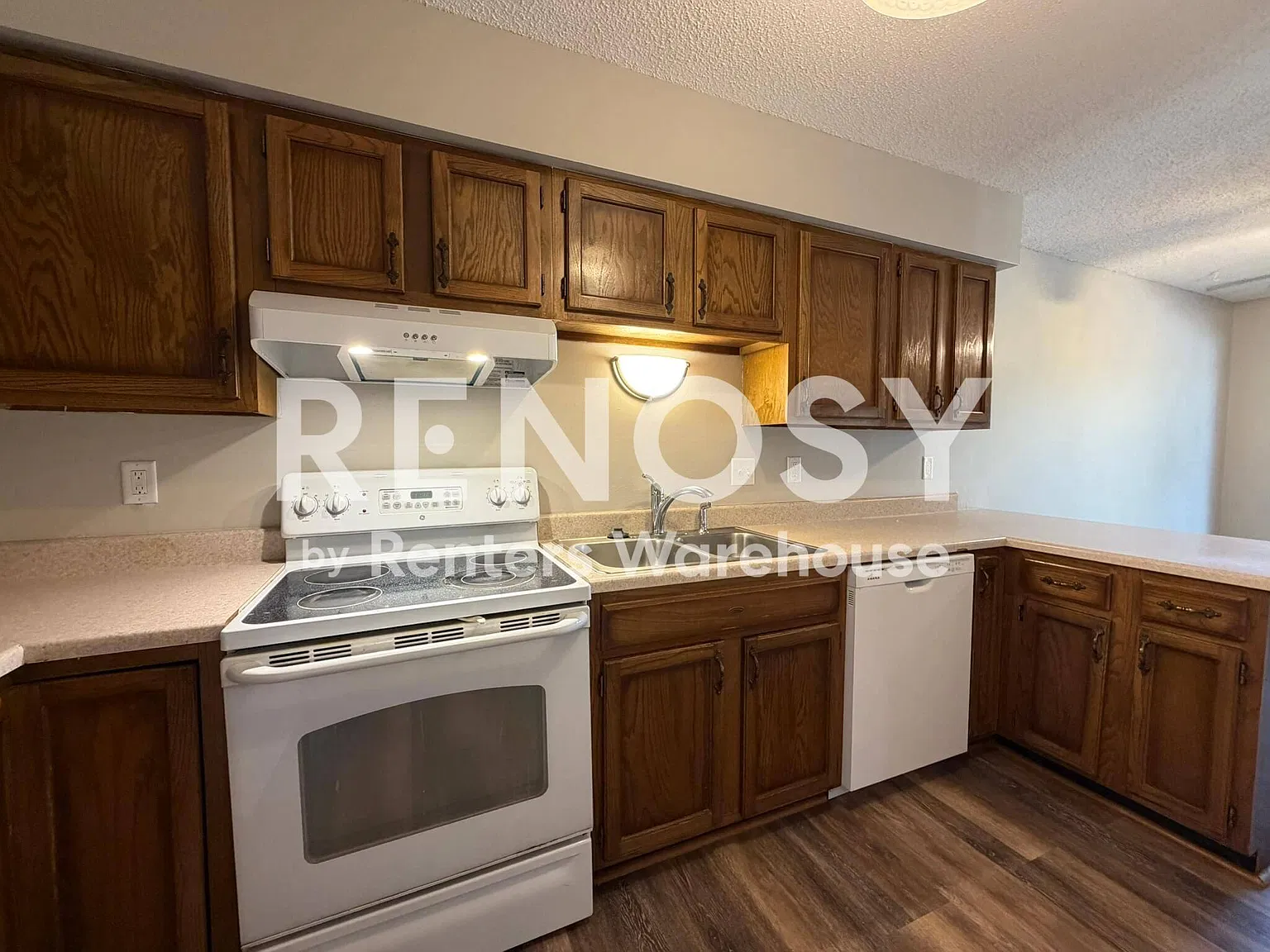 Large 3 Bed 1 Bath Southside Quadplex! — Photo 4