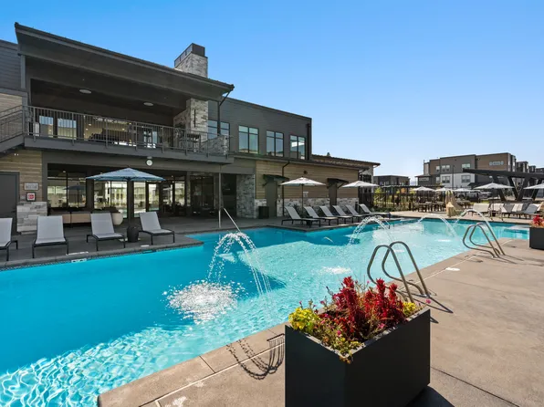 19th & Graf Apartment Homes