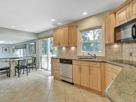4th image of 83 Village Hill Dr