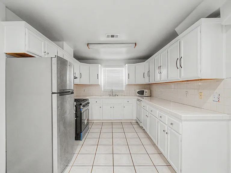 14613 Estrella Ave — Photo 11