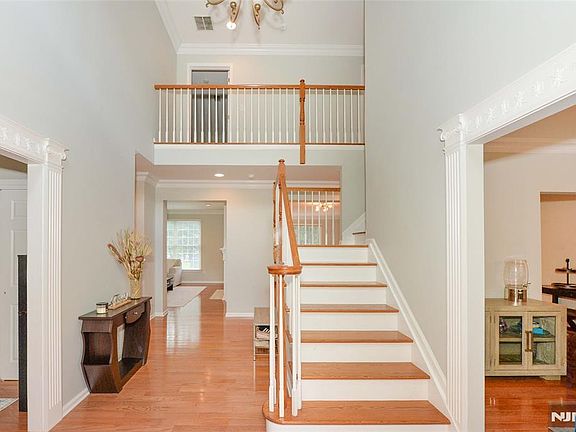 3rd image of 1 Woods Edge Rd