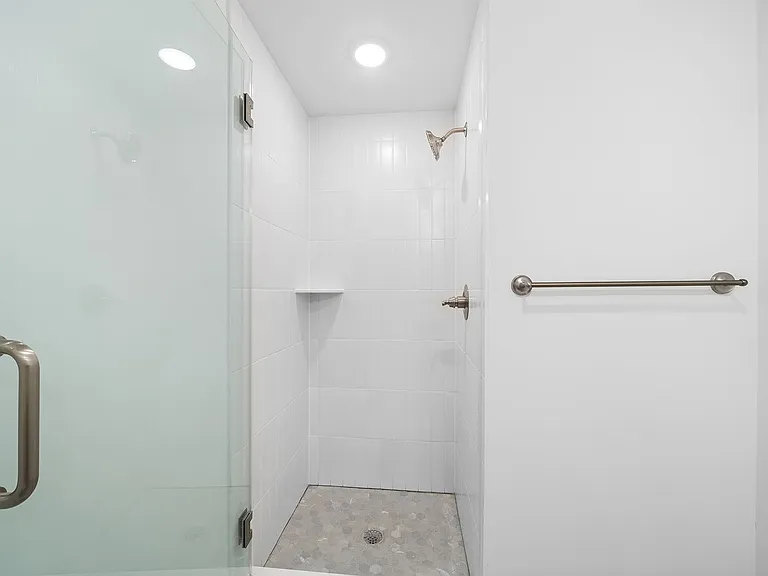 4324 Lancaster Ave — Photo 31