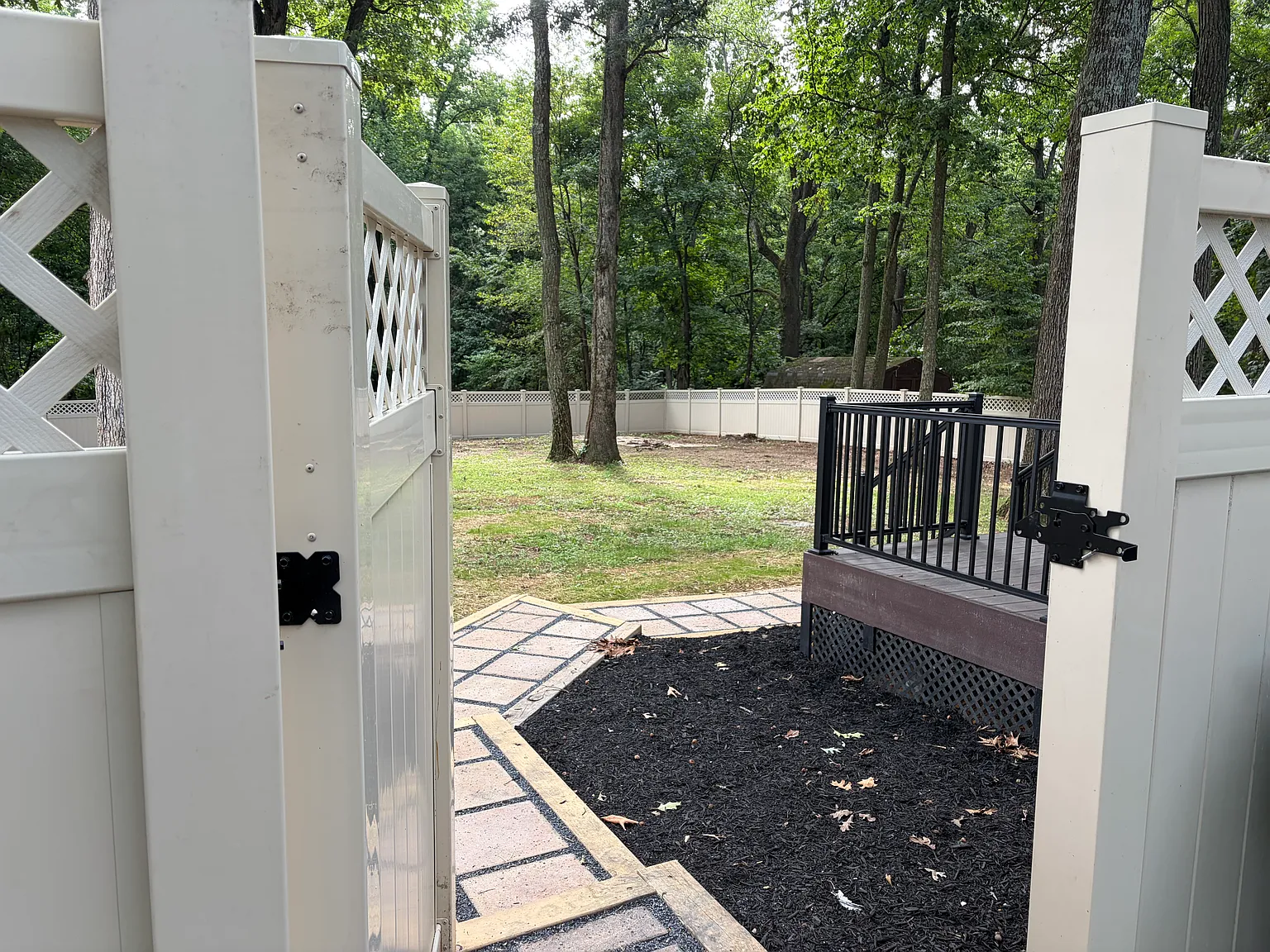 3 bed, 1012 sqft, $2,395 — Photo 3
