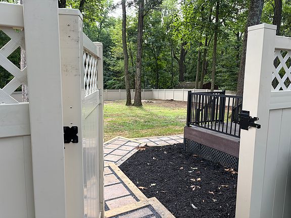 3rd image of 9177 Oak Tree Ct